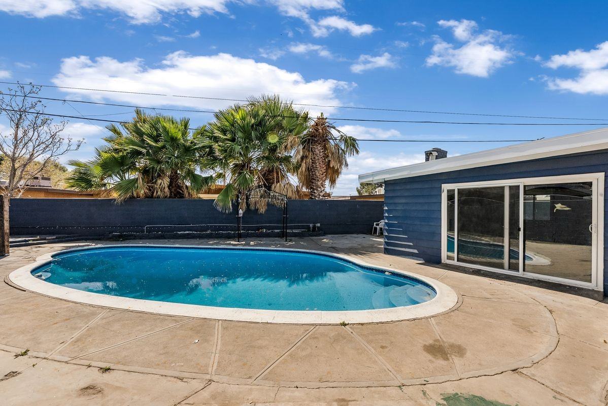 442 Lightcap St - Photo 4 of 39