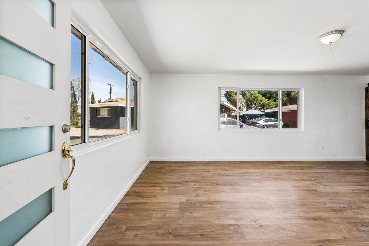 442 Lightcap St - Photo 5 of 39