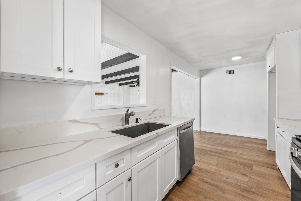 442 Lightcap St - Photo 7 of 39