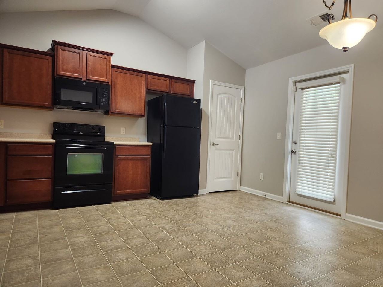 182 Chapel Lk S - Photo 6 of 15