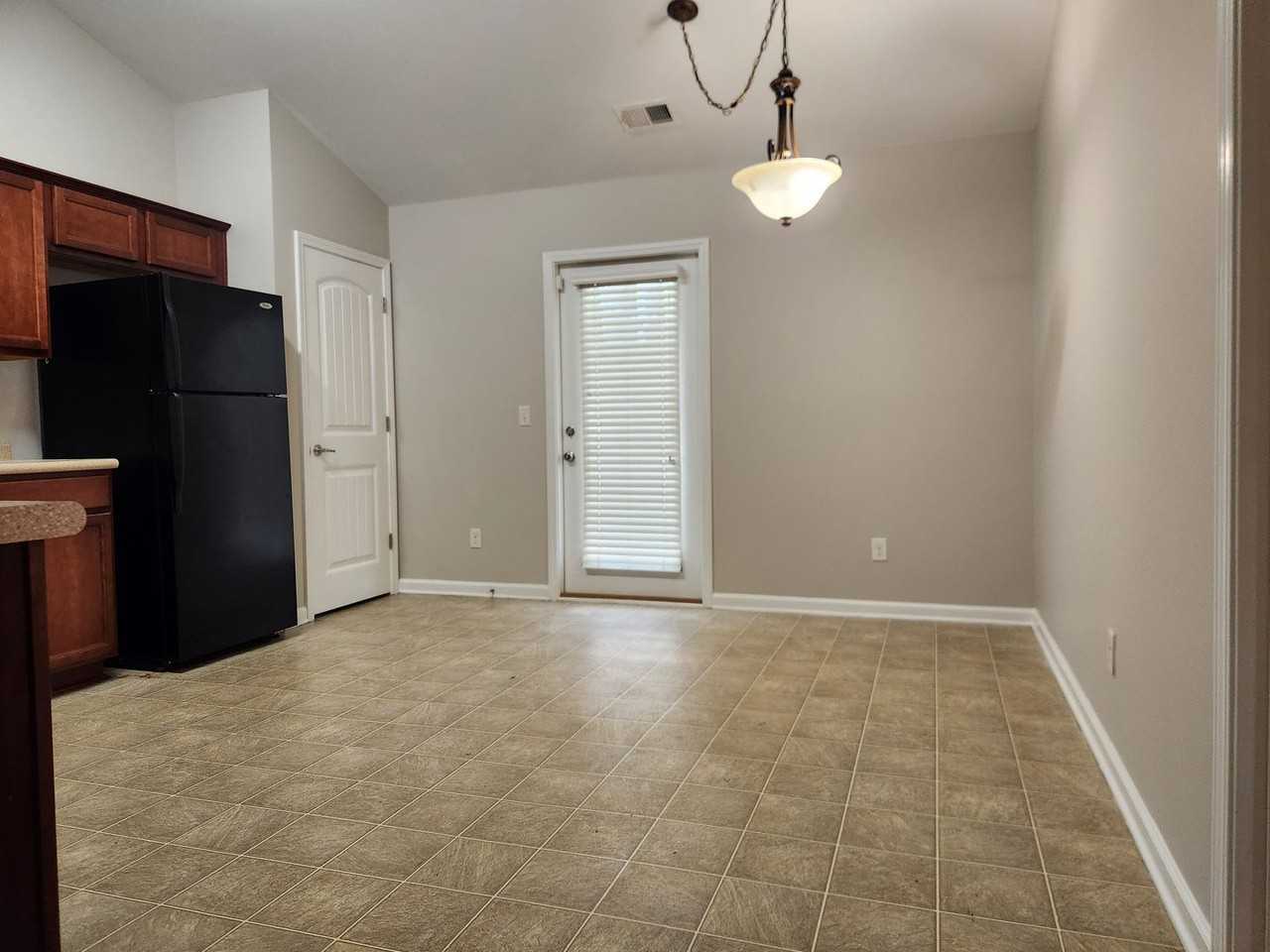 182 Chapel Lk S - Photo 7 of 15