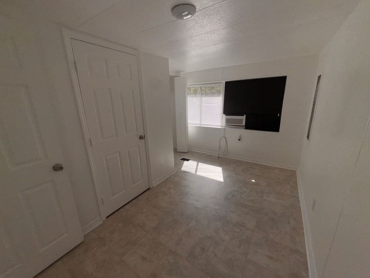 1137 S Christiana Ave - Photo 5 of 12