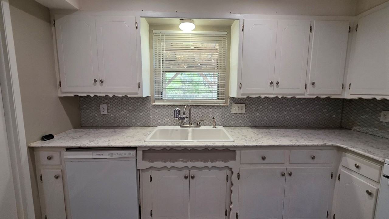 5028 S Georgia Pl - Photo 2 of 20