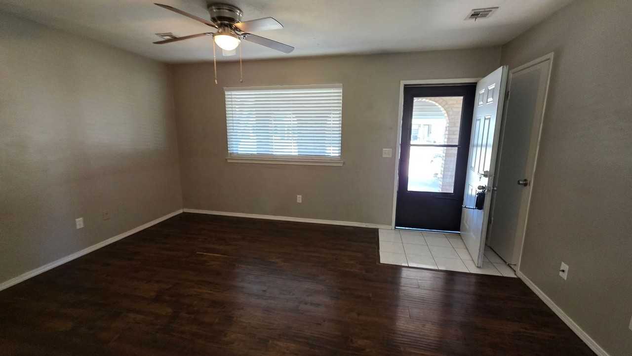 5028 S Georgia Pl - Photo 4 of 20