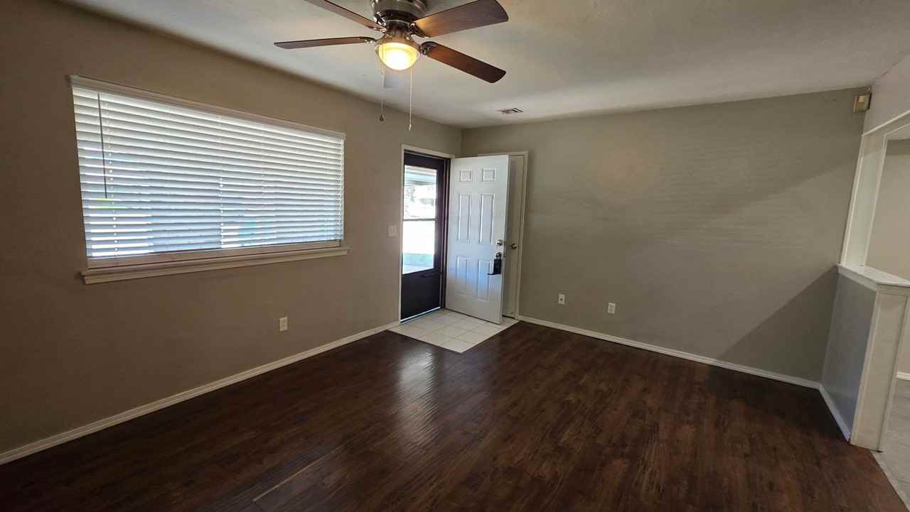 5028 S Georgia Pl - Photo 5 of 20