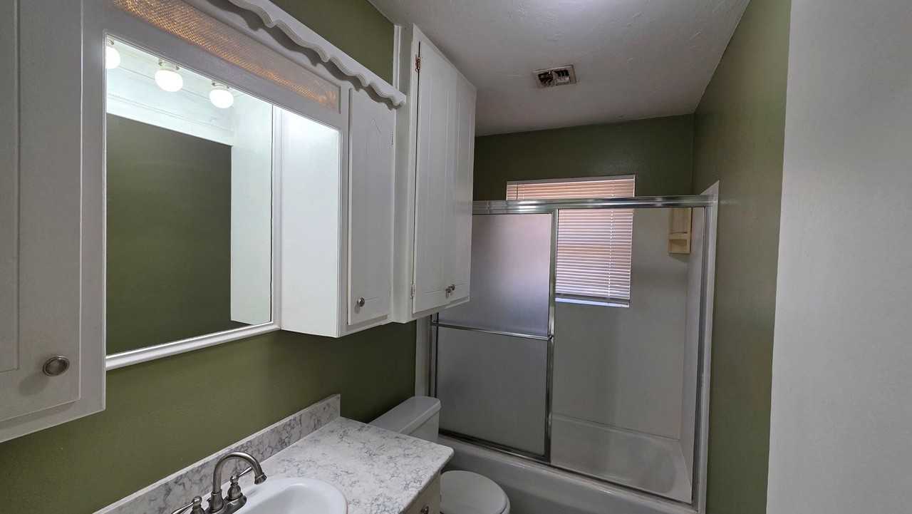 5028 S Georgia Pl - Photo 7 of 20