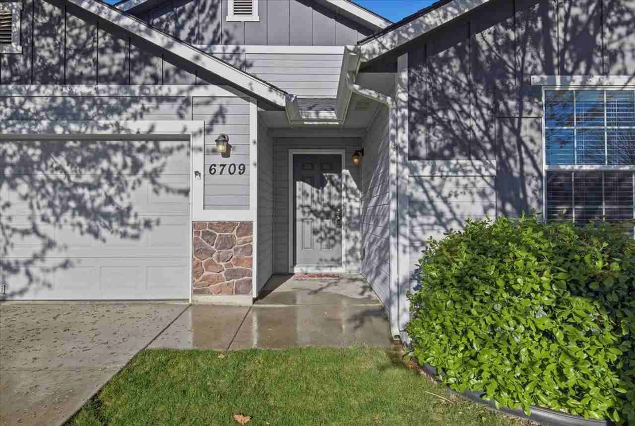 6709 S Warwickshire Ave - Photo 4 of 36