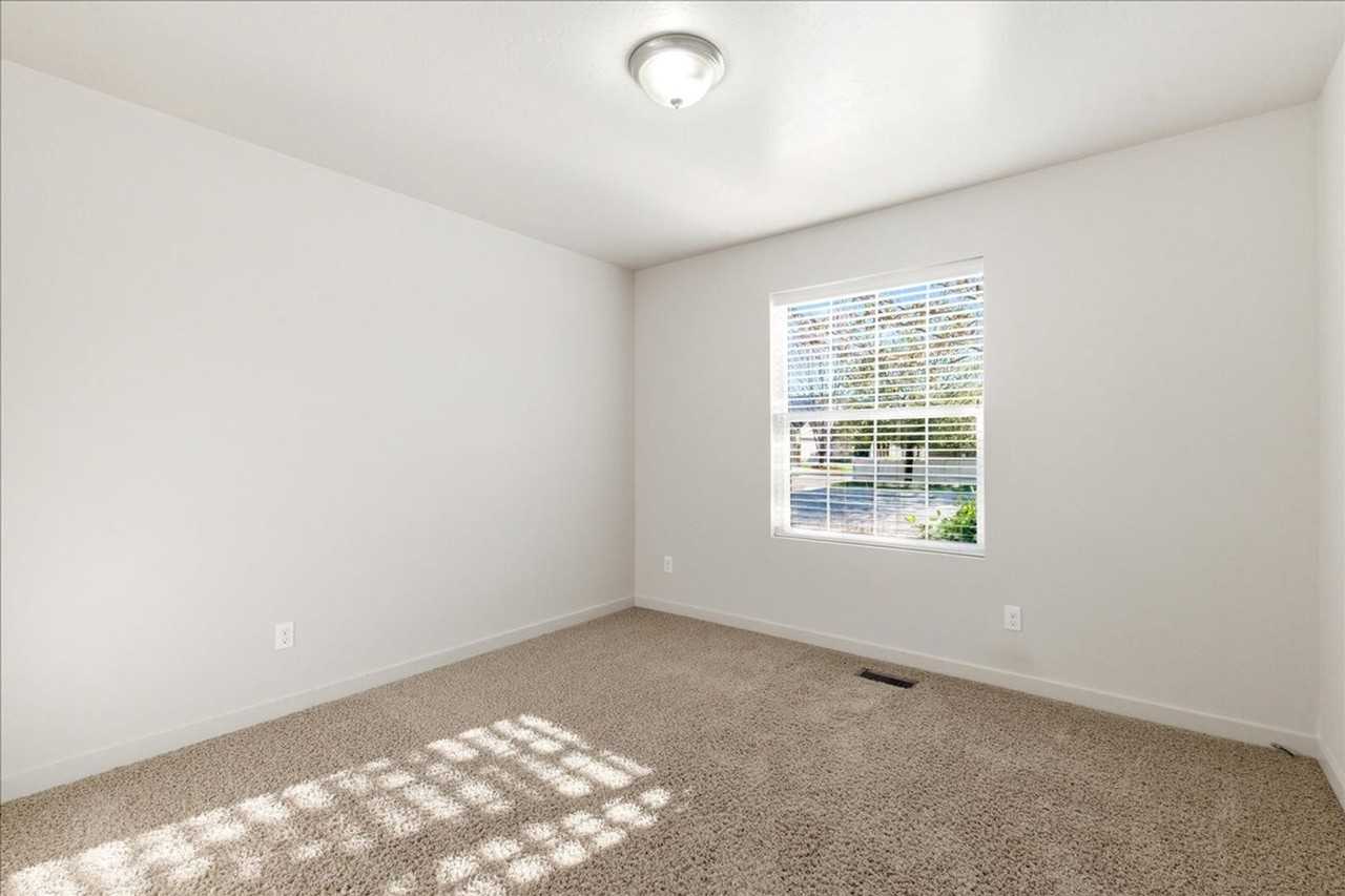 6709 S Warwickshire Ave - Photo 6 of 36