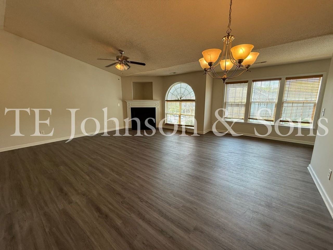 3761 Holmes Creek Pl - Photo 4 of 23