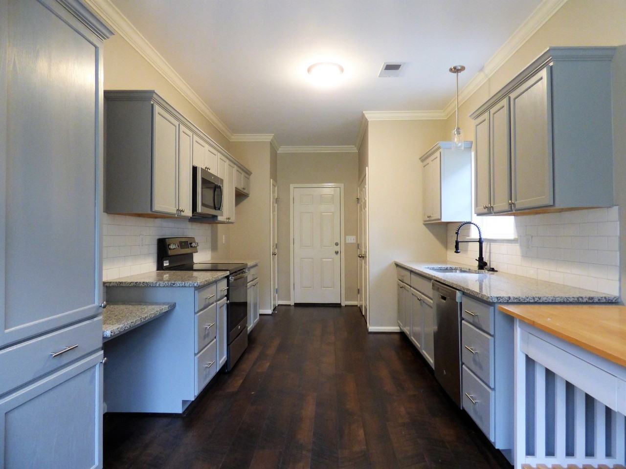 951 Savannah Ln - Photo 3 of 10