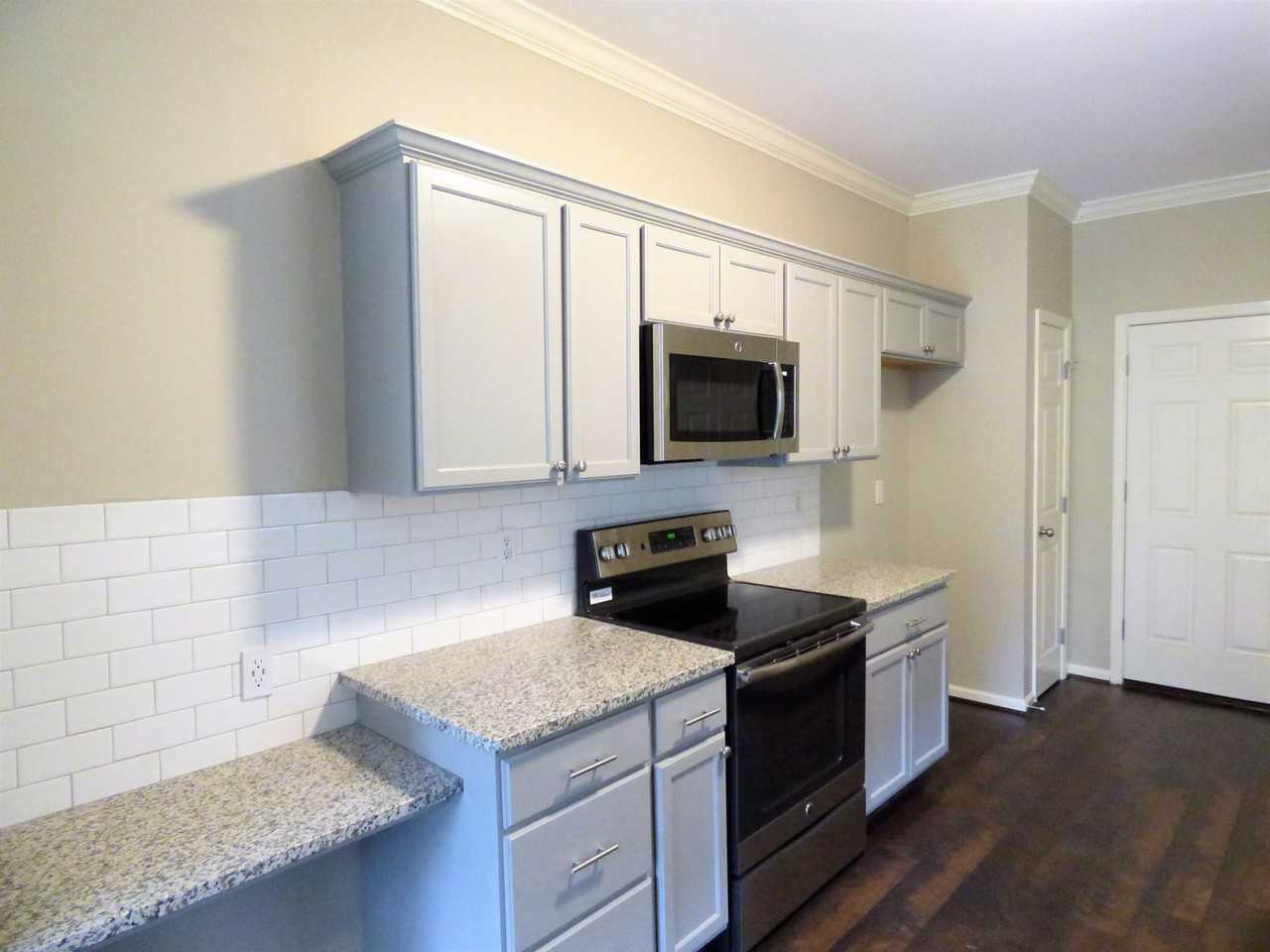 951 Savannah Ln - Photo 5 of 10