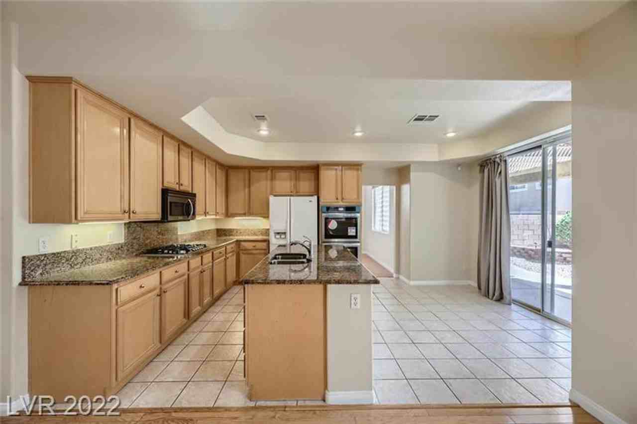 10677 Sapphire Vista Ave - Photo 7 of 29