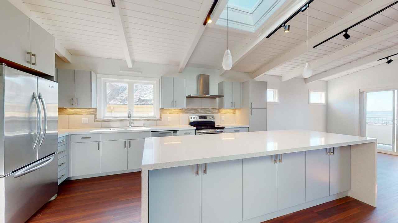 164 Highland Blvd - Photo 4 of 29