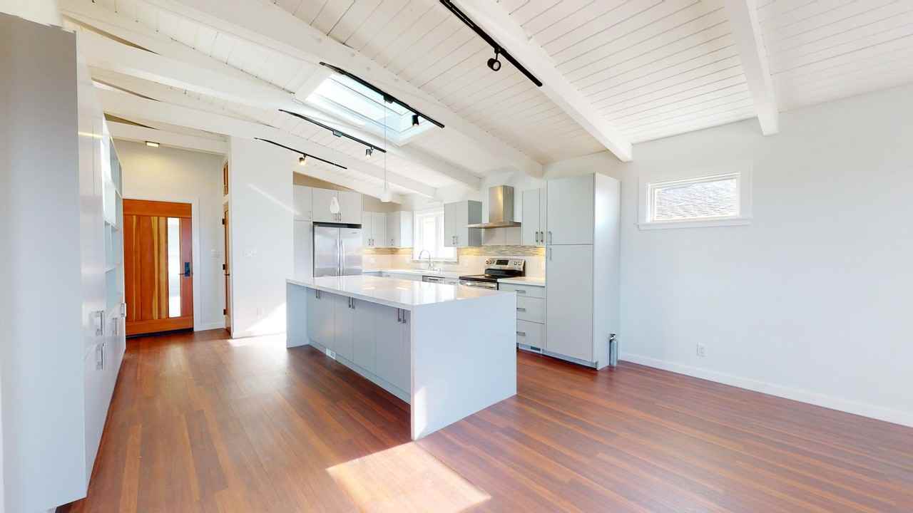 164 Highland Blvd - Photo 5 of 29