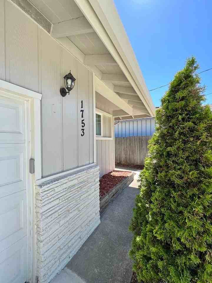 1751 E St - Photo 2 of 19