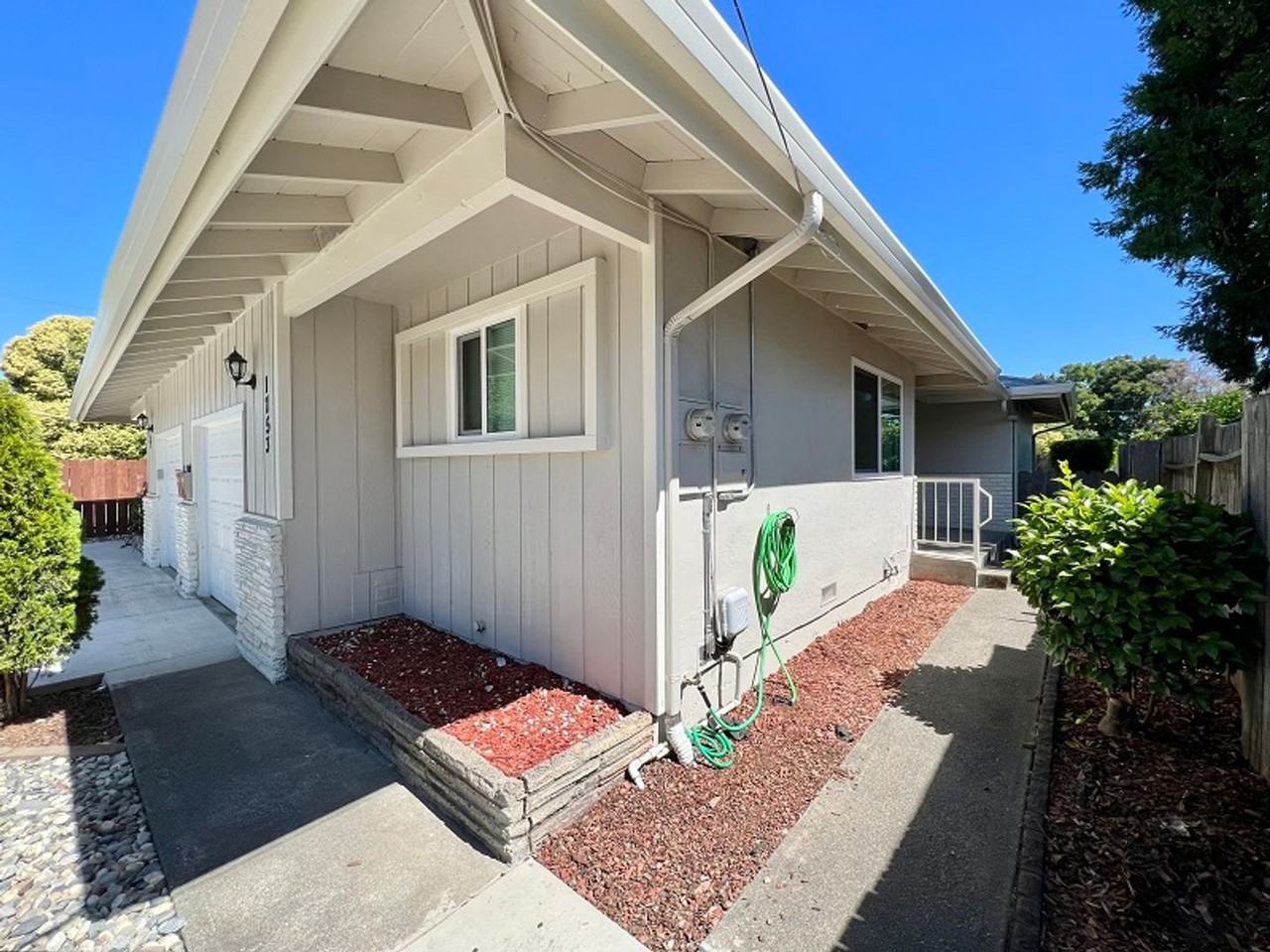 1751 E St - Photo 3 of 19