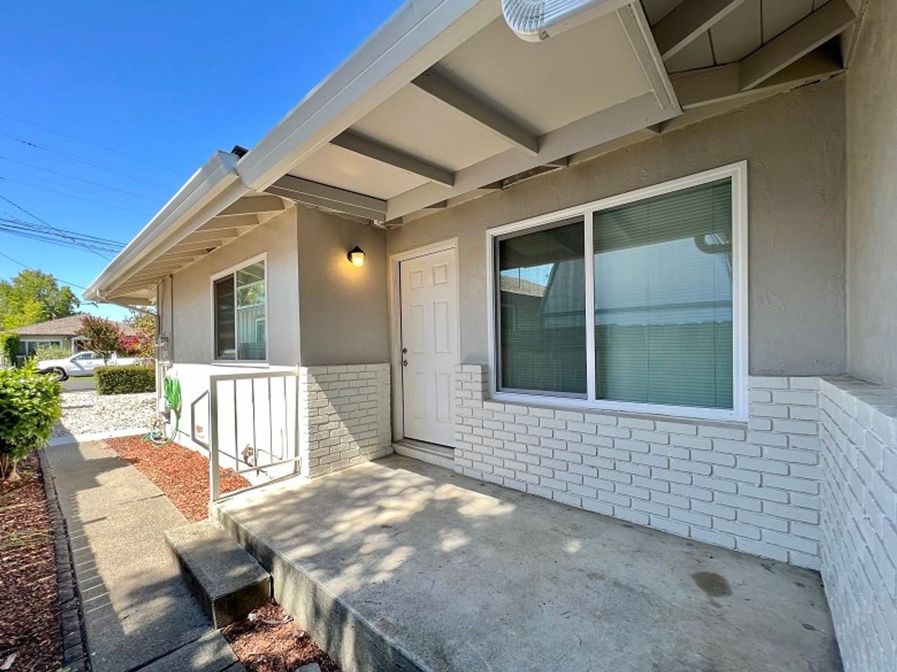 1751 E St - Photo 4 of 19