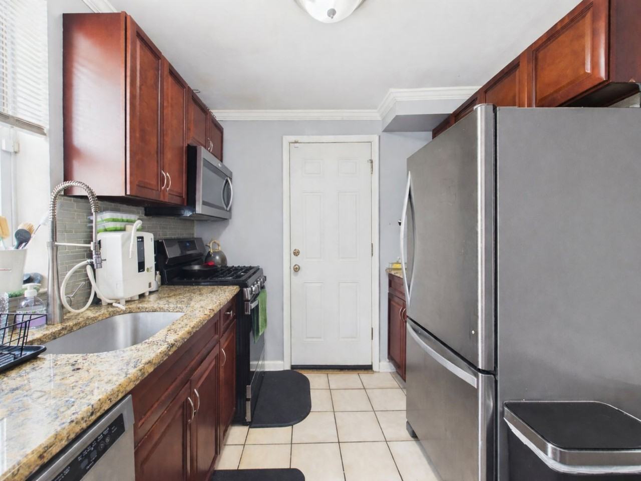 2123 Latona St - Photo 4 of 16