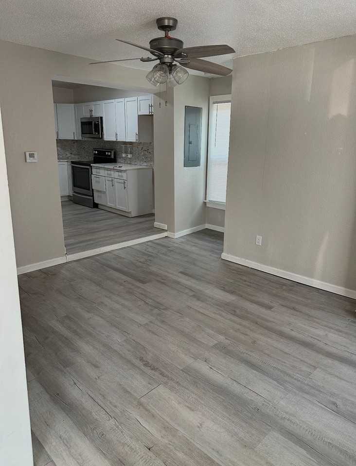 2529 Poplar Ave - Photo 2 of 11