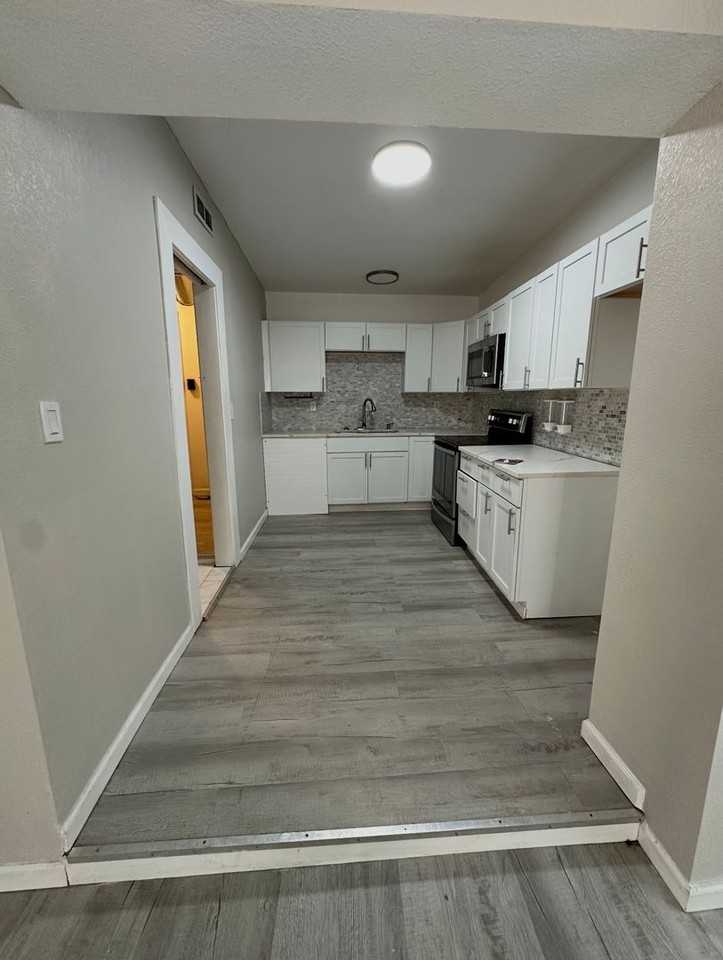 2529 Poplar Ave - Photo 3 of 11