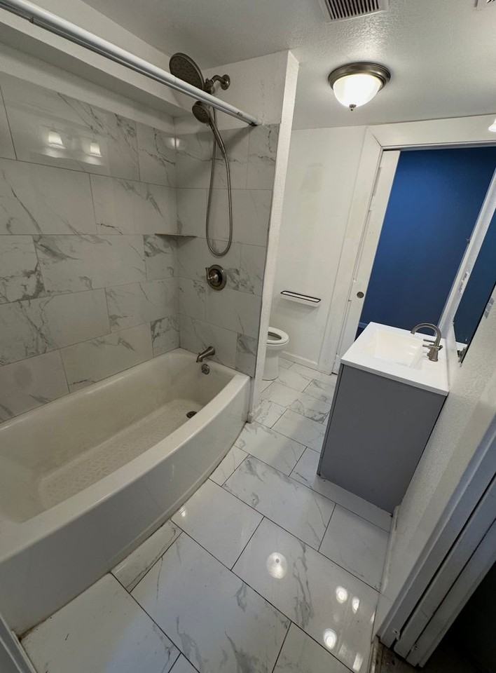 2529 Poplar Ave - Photo 4 of 11