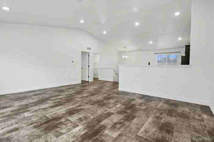 529 Swan River Dr - Photo 4 of 14