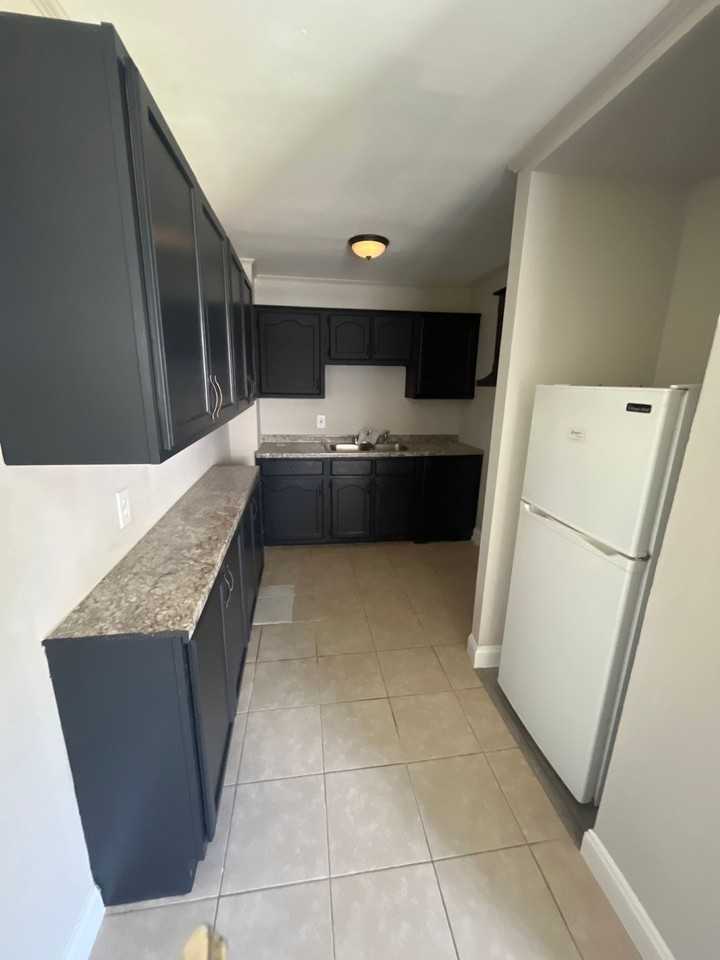 Melrose Court Apartments - Photo 3 of 6