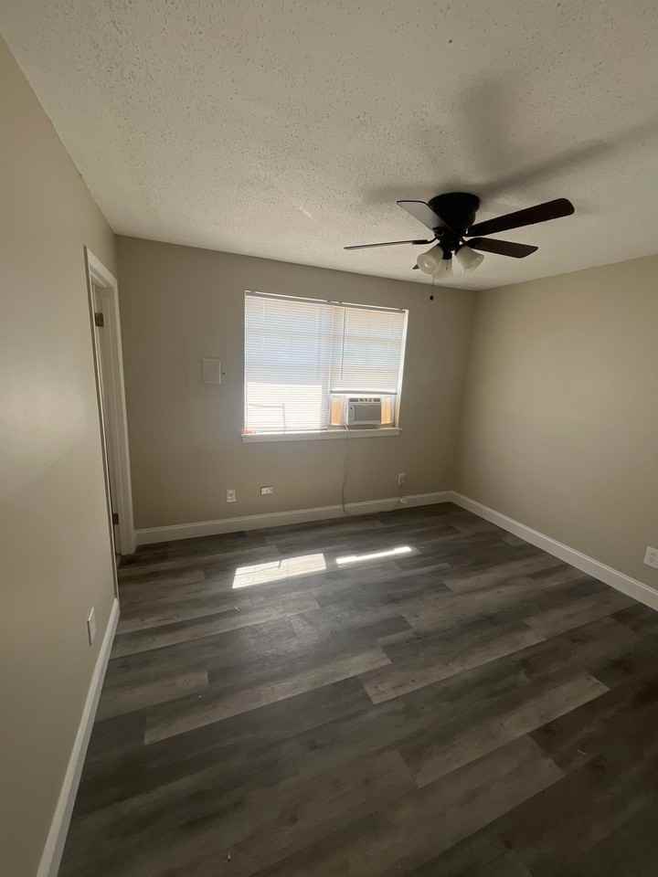 Melrose Court Apartments - Photo 5 of 6