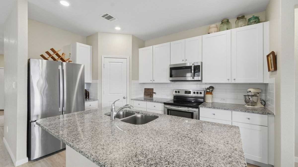 2717 San Martin Ln - Photo 3 of 34