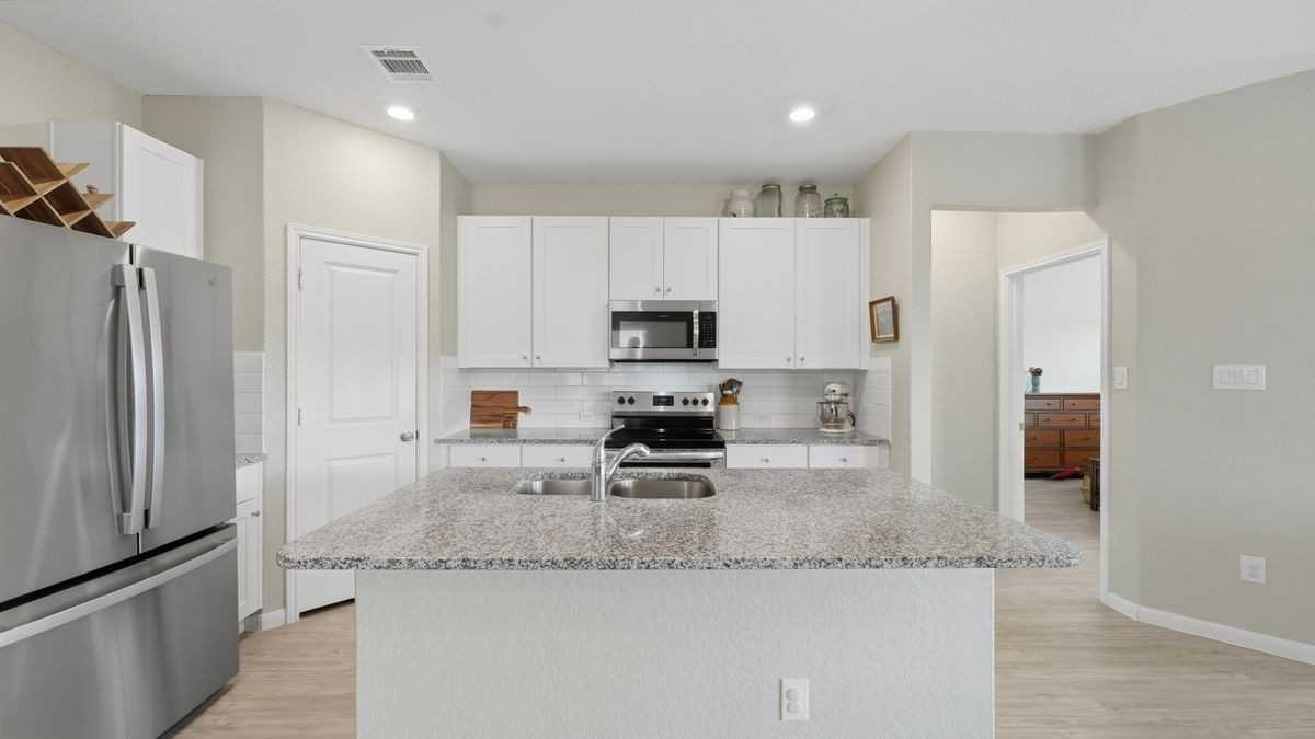 2717 San Martin Ln - Photo 5 of 34