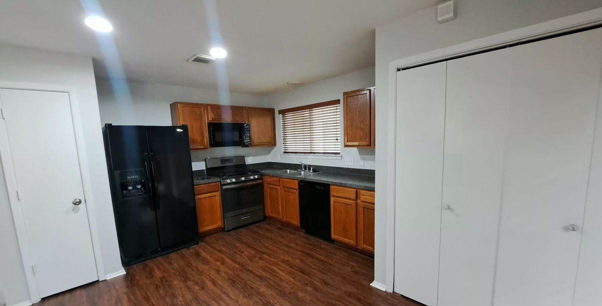 955 Verde Trails Dr - Photo 2 of 7
