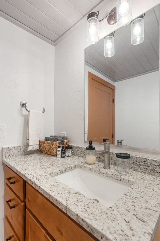 570 2nd St - Photo 2 of 14