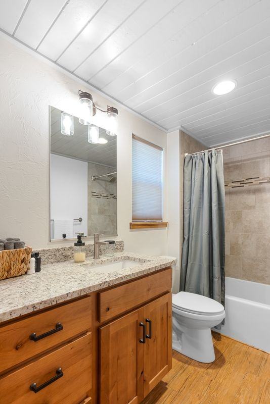 570 2nd St - Photo 4 of 14