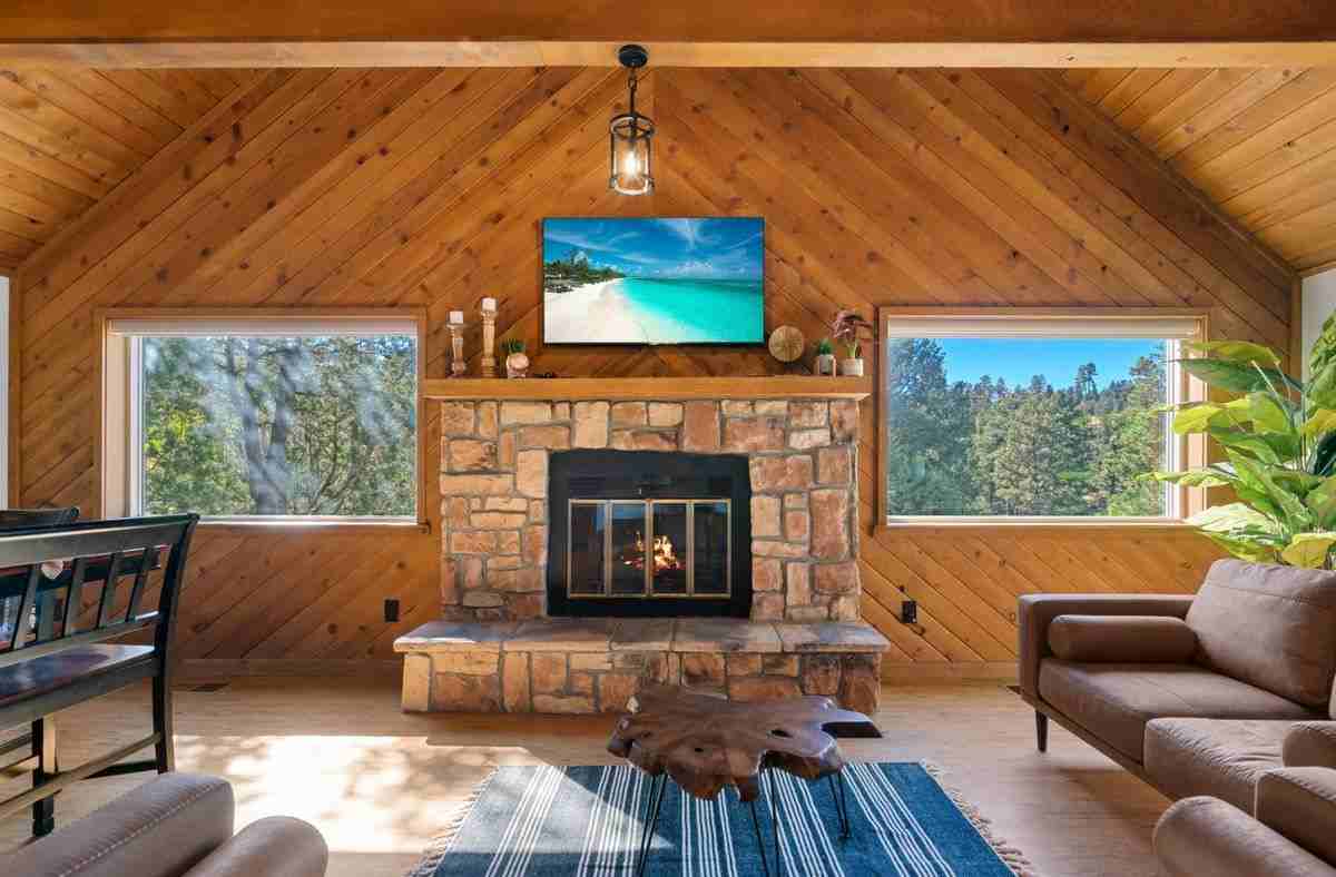 570 2nd St - Photo 7 of 14