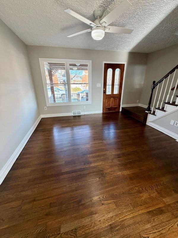 3413 Wallford Dr - Photo 2 of 20