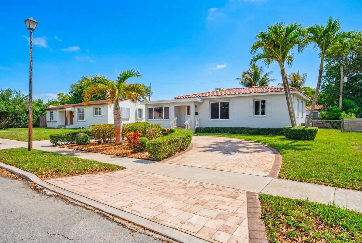 6447 Sw 10th St - Photo 3 of 29