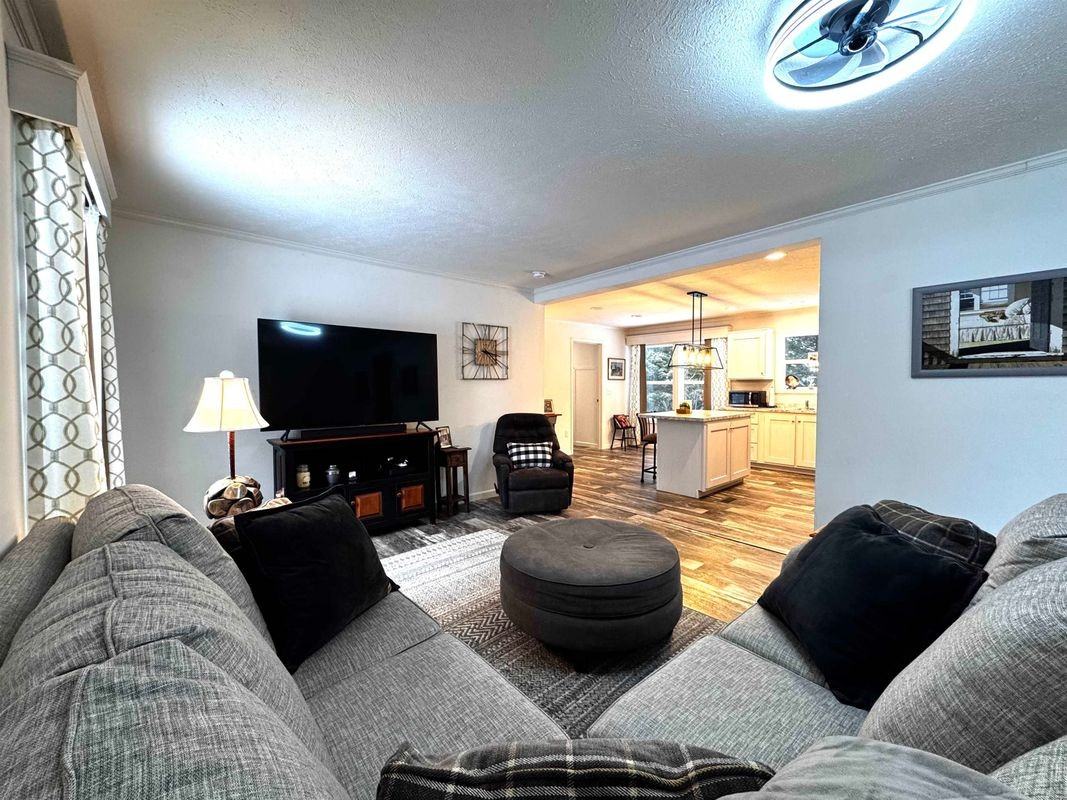 30 Evergreen Ln - Photo 4 of 13