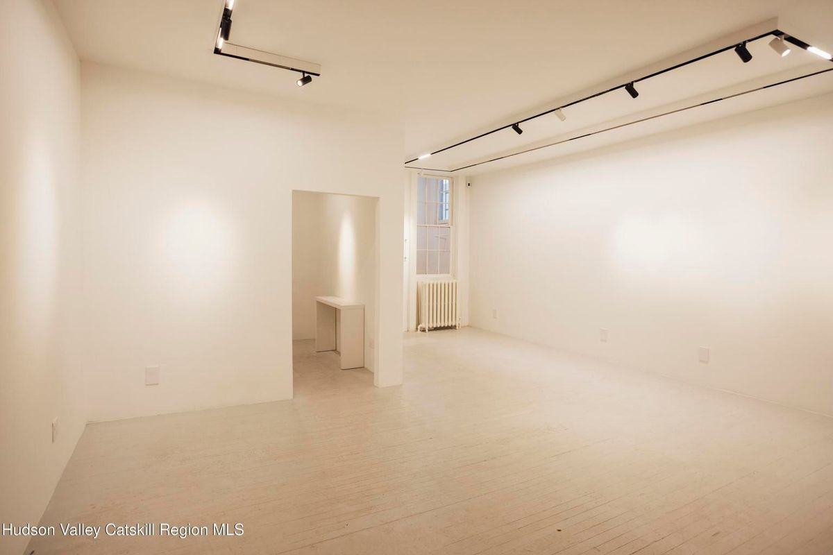609 Warren St ##1 - Photo 2 of 7