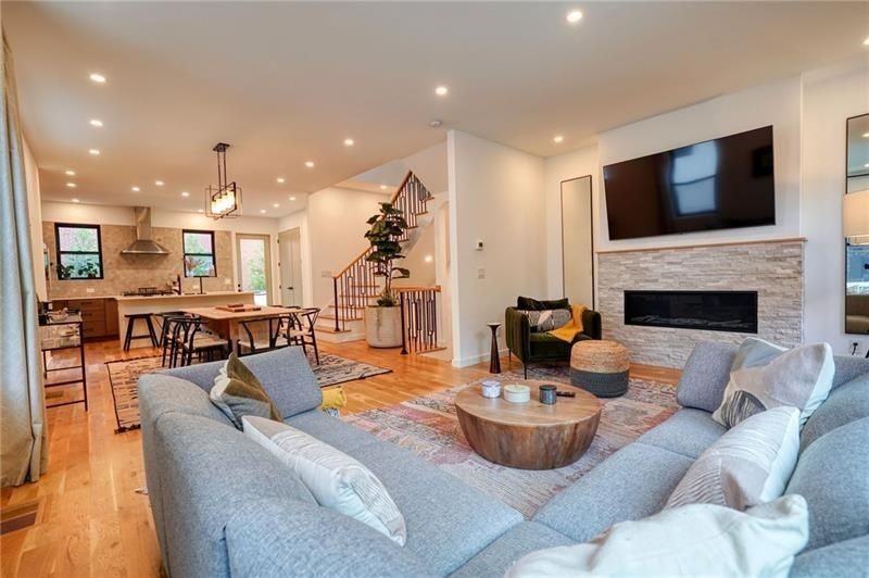 829 Barnett St Ne - Photo 5 of 41