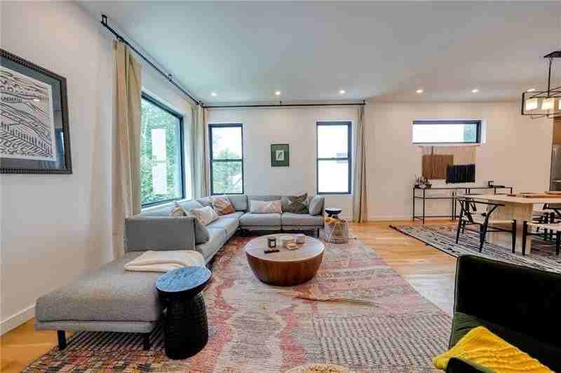 829 Barnett St Ne - Photo 7 of 41