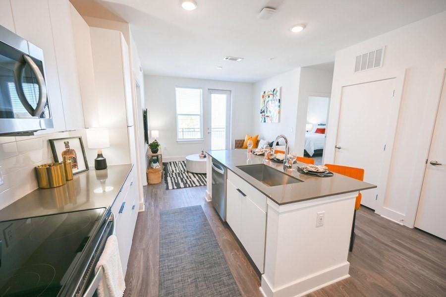 72 Milton Ave Se - Photo 2 of 27