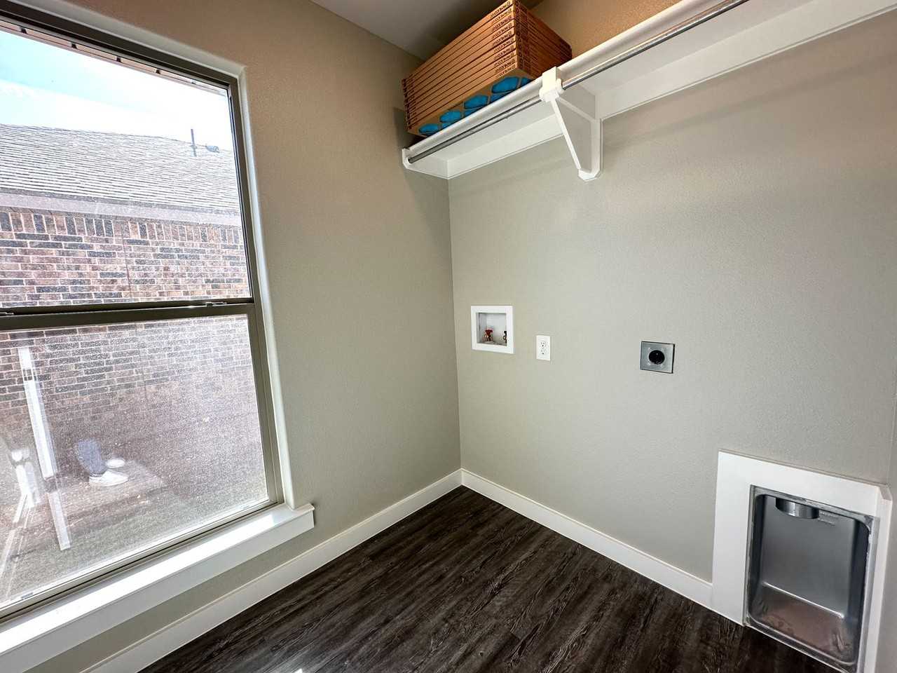 1711 142nd St - Photo 5 of 13