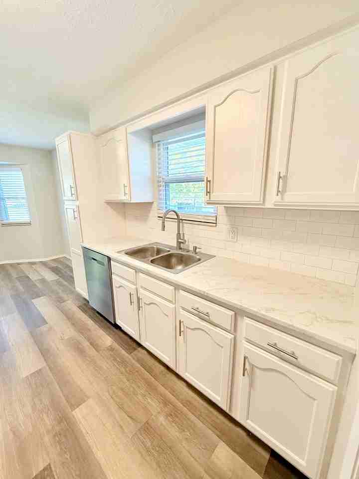 2735 W Katella Ln - Photo 2 of 18