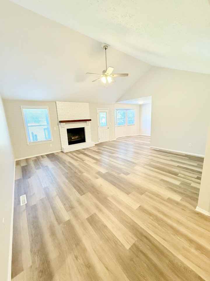 2735 W Katella Ln - Photo 3 of 18