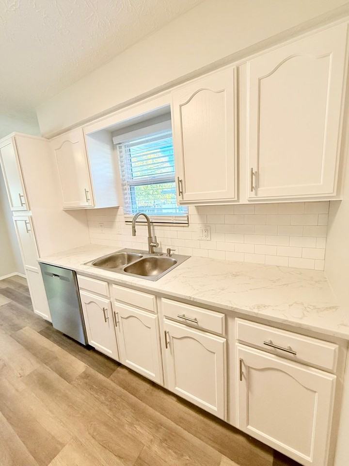 2735 W Katella Ln - Photo 6 of 18