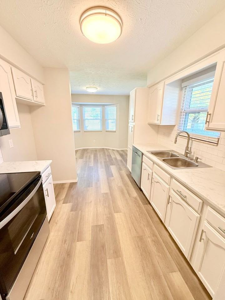 2735 W Katella Ln - Photo 7 of 18