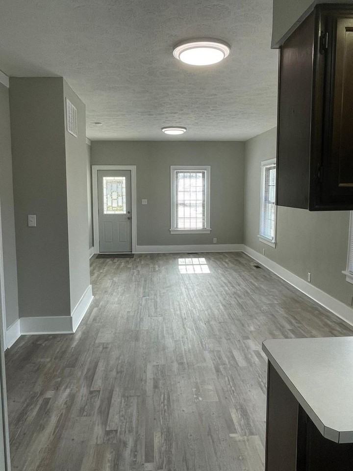 2200 Central St - Photo 3 of 11