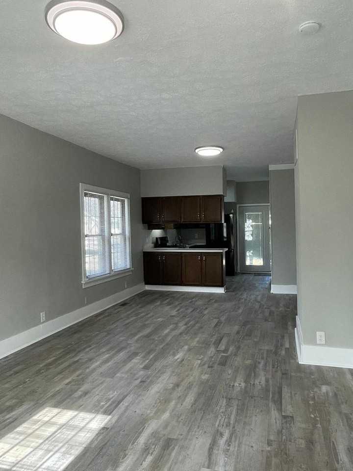 2200 Central St - Photo 4 of 11