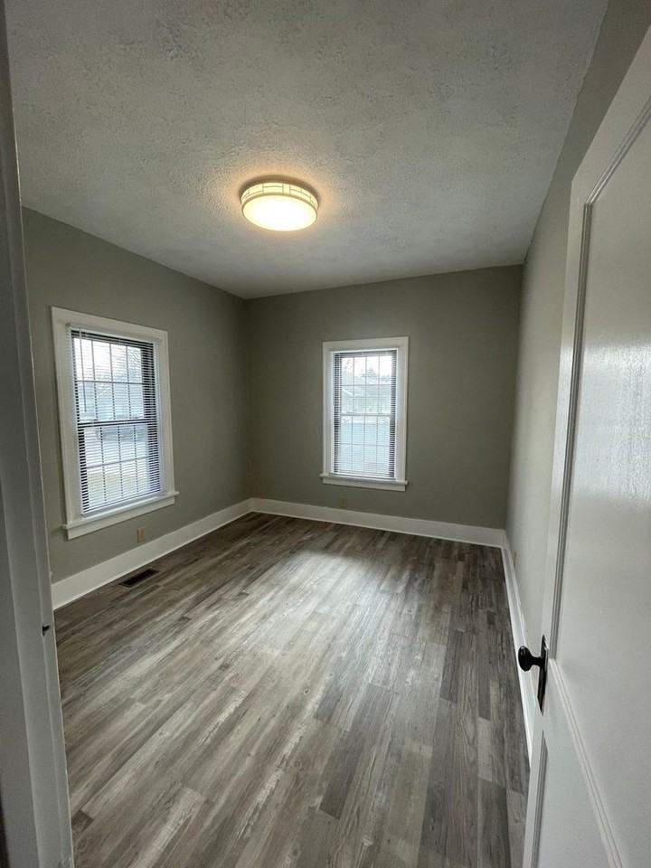 2200 Central St - Photo 7 of 11