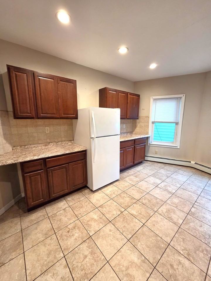 1340 Cranston St - Photo 2 of 16
